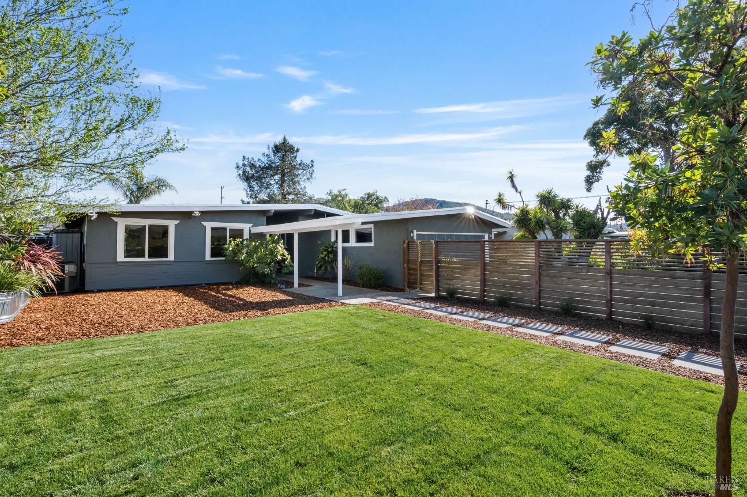 Detail Gallery Image 2 of 20 For 826 Vendola Dr, San Rafael,  CA 94903 - 4 Beds | 2 Baths