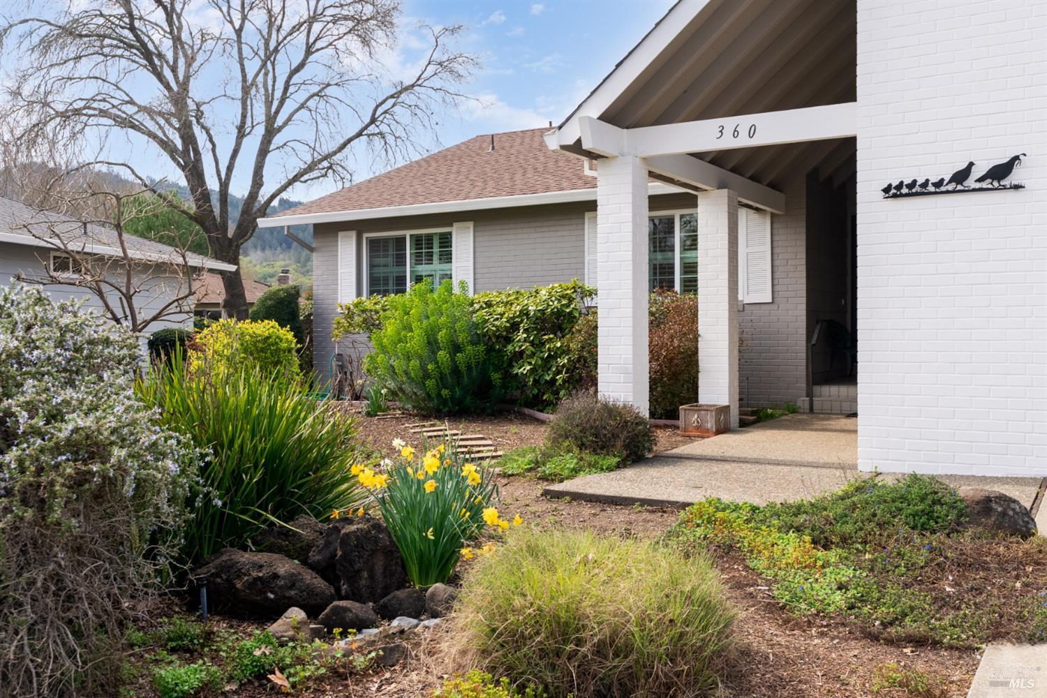 Detail Gallery Image 3 of 33 For 360 Twin Lakes Dr, Santa Rosa,  CA 95409 - 2 Beds | 2 Baths