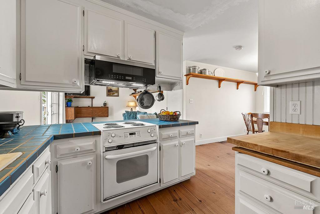 Detail Gallery Image 5 of 49 For 2336 Greenbriar Way, Santa Rosa,  CA 95409 - 3 Beds | 2 Baths