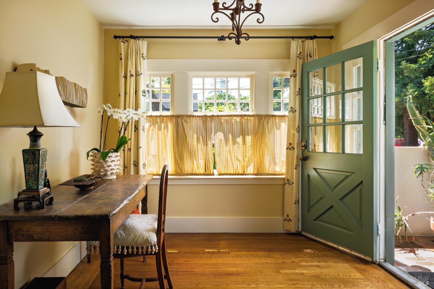 Detail Gallery Image 4 of 34 For 177 Miller Ave, Mill Valley,  CA 94941 - – Beds | – Baths