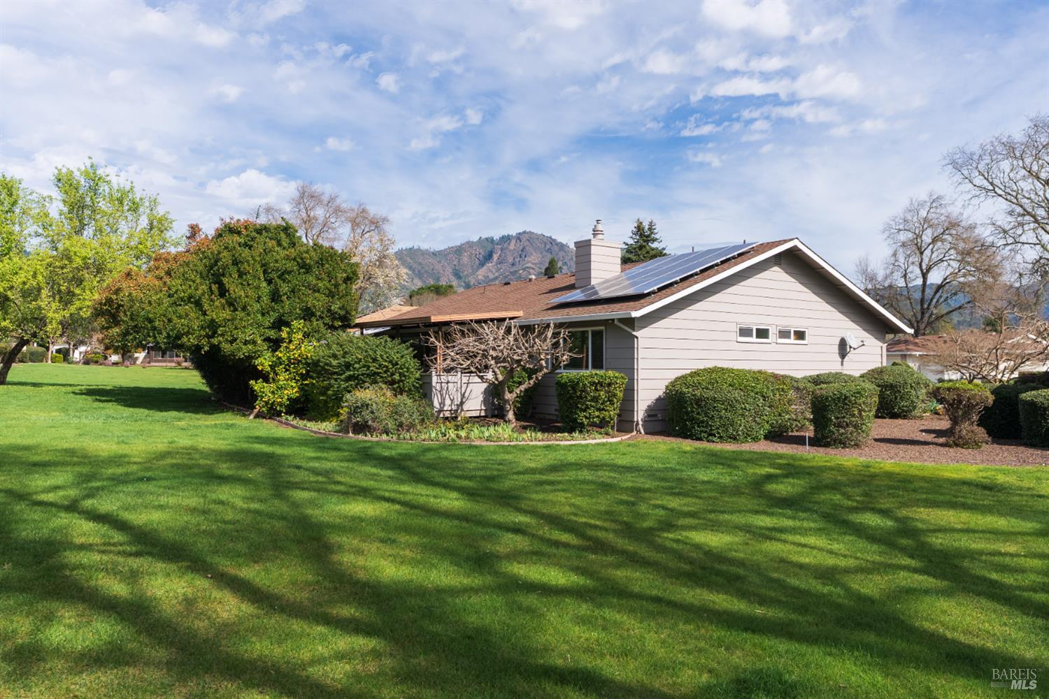 Detail Gallery Image 2 of 33 For 360 Twin Lakes Dr, Santa Rosa,  CA 95409 - 2 Beds | 2 Baths