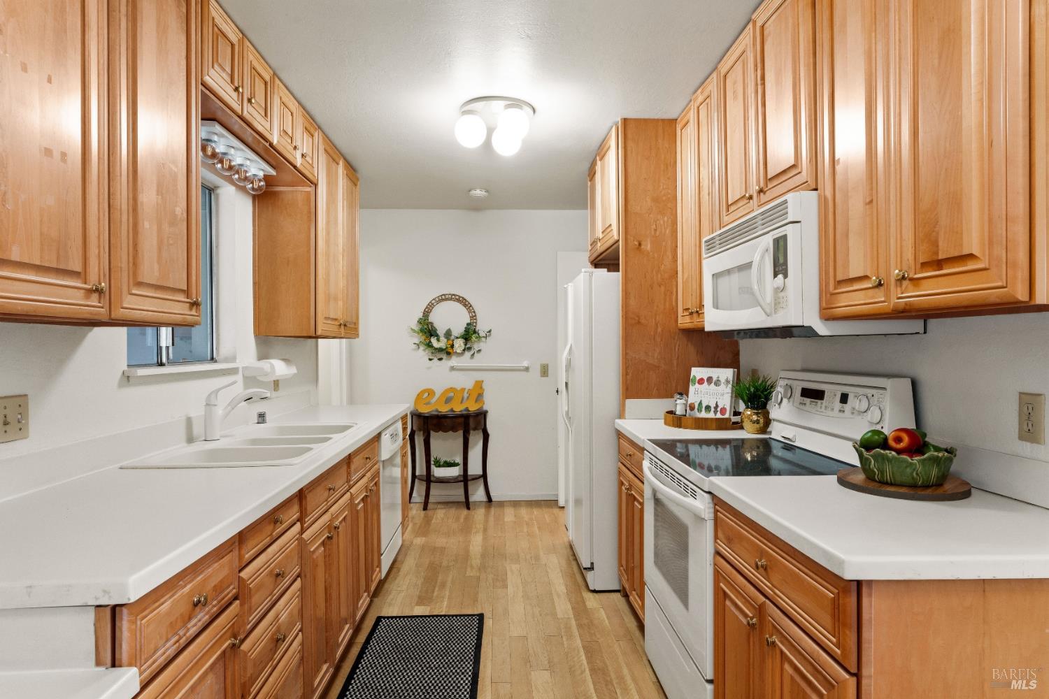 Detail Gallery Image 7 of 30 For 1261 Deerwood Dr, Ukiah,  CA 95482 - 4 Beds | 3 Baths