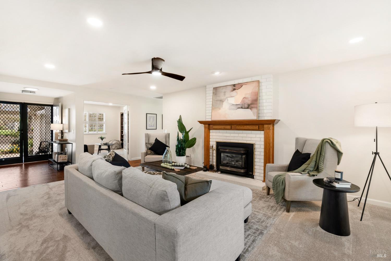 Detail Gallery Image 8 of 33 For 360 Twin Lakes Dr, Santa Rosa,  CA 95409 - 2 Beds | 2 Baths