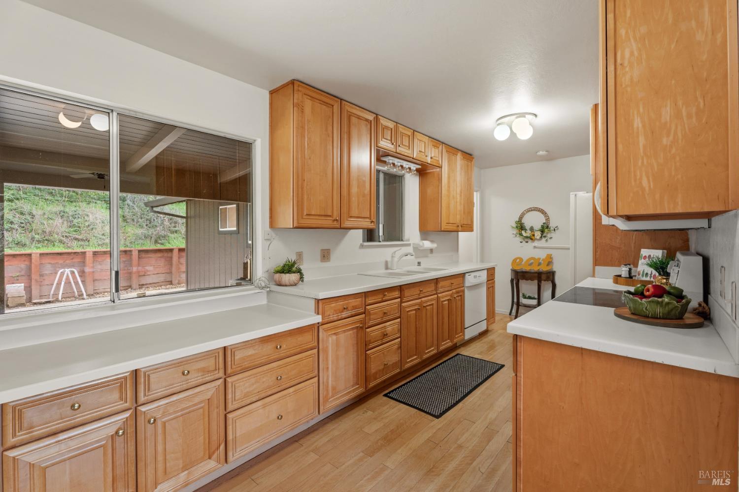 Detail Gallery Image 6 of 30 For 1261 Deerwood Dr, Ukiah,  CA 95482 - 4 Beds | 3 Baths