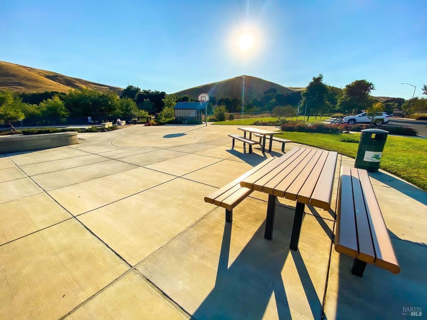 Detail Gallery Image 49 of 57 For 7280 Willow Creek Cir, Vallejo,  CA 94591 - 4 Beds | 2/1 Baths