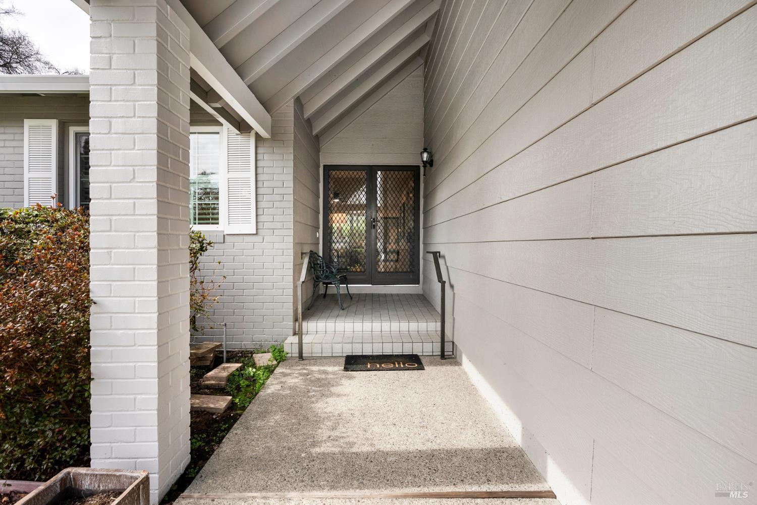 Detail Gallery Image 5 of 33 For 360 Twin Lakes Dr, Santa Rosa,  CA 95409 - 2 Beds | 2 Baths