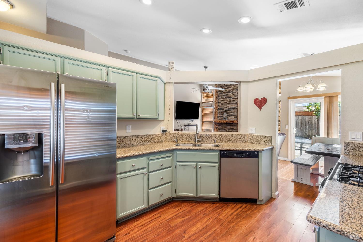 Detail Gallery Image 15 of 34 For 1695 Marenda Dr, Dixon,  CA 95620 - 3 Beds | 2 Baths