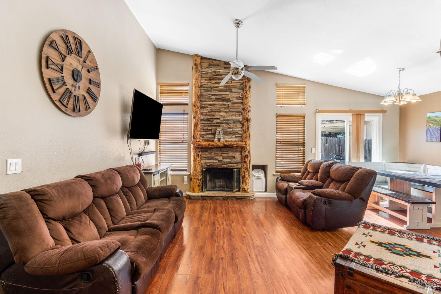 Detail Gallery Image 8 of 34 For 1695 Marenda Dr, Dixon,  CA 95620 - 3 Beds | 2 Baths