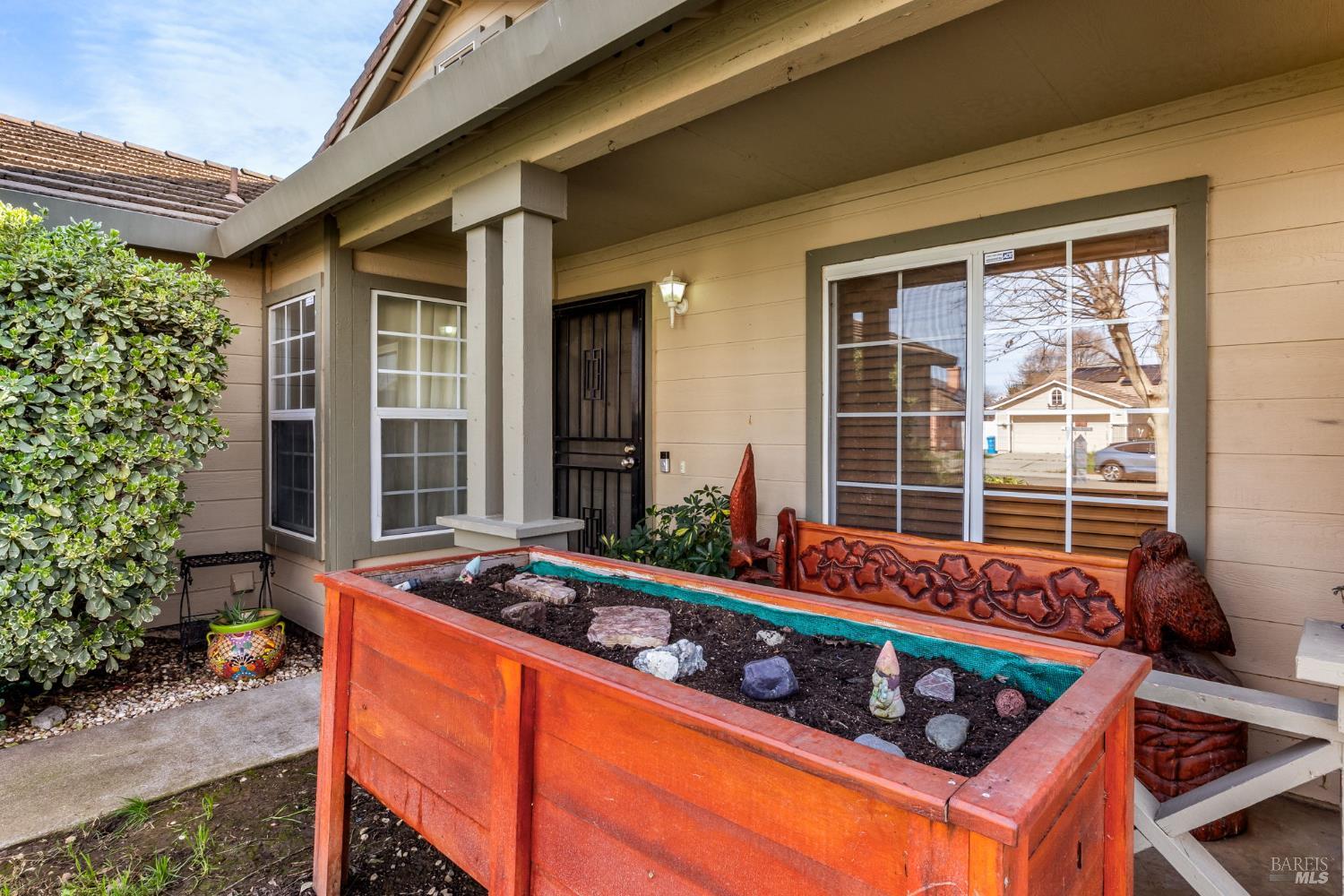Detail Gallery Image 4 of 34 For 1695 Marenda Dr, Dixon,  CA 95620 - 3 Beds | 2 Baths