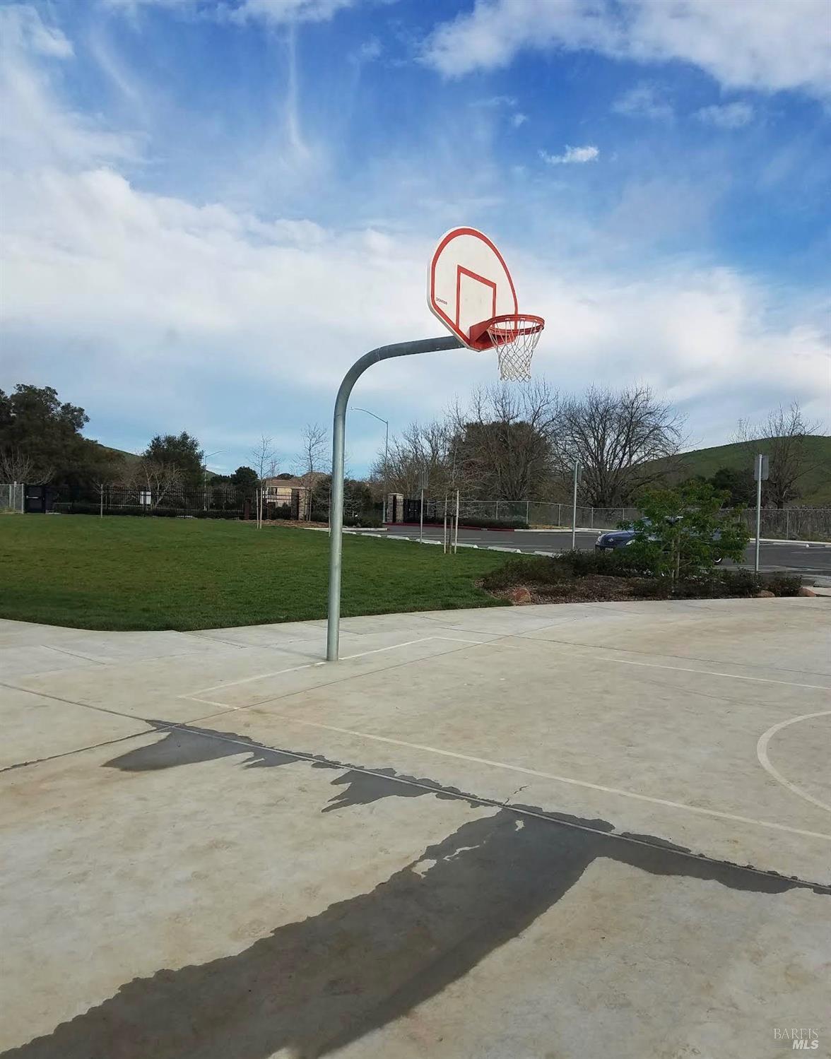 Detail Gallery Image 55 of 57 For 7280 Willow Creek Cir, Vallejo,  CA 94591 - 4 Beds | 2/1 Baths