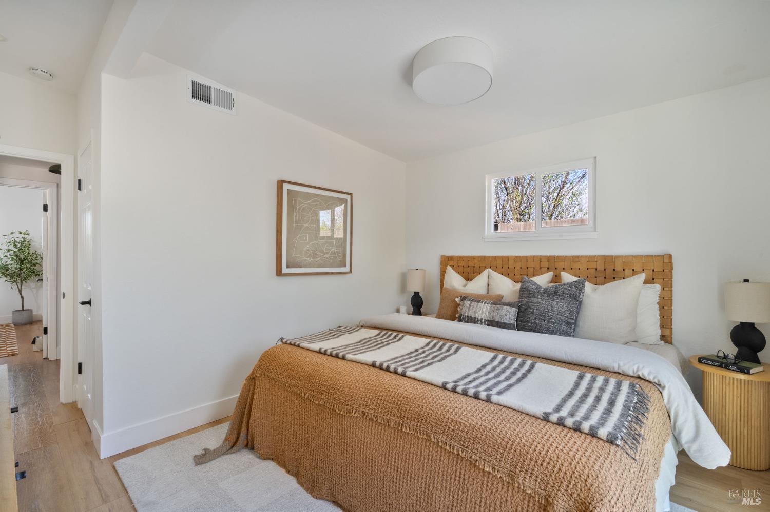 Detail Gallery Image 10 of 20 For 826 Vendola Dr, San Rafael,  CA 94903 - 4 Beds | 2 Baths