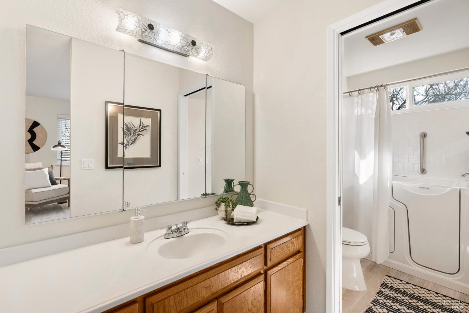 Detail Gallery Image 17 of 33 For 360 Twin Lakes Dr, Santa Rosa,  CA 95409 - 2 Beds | 2 Baths