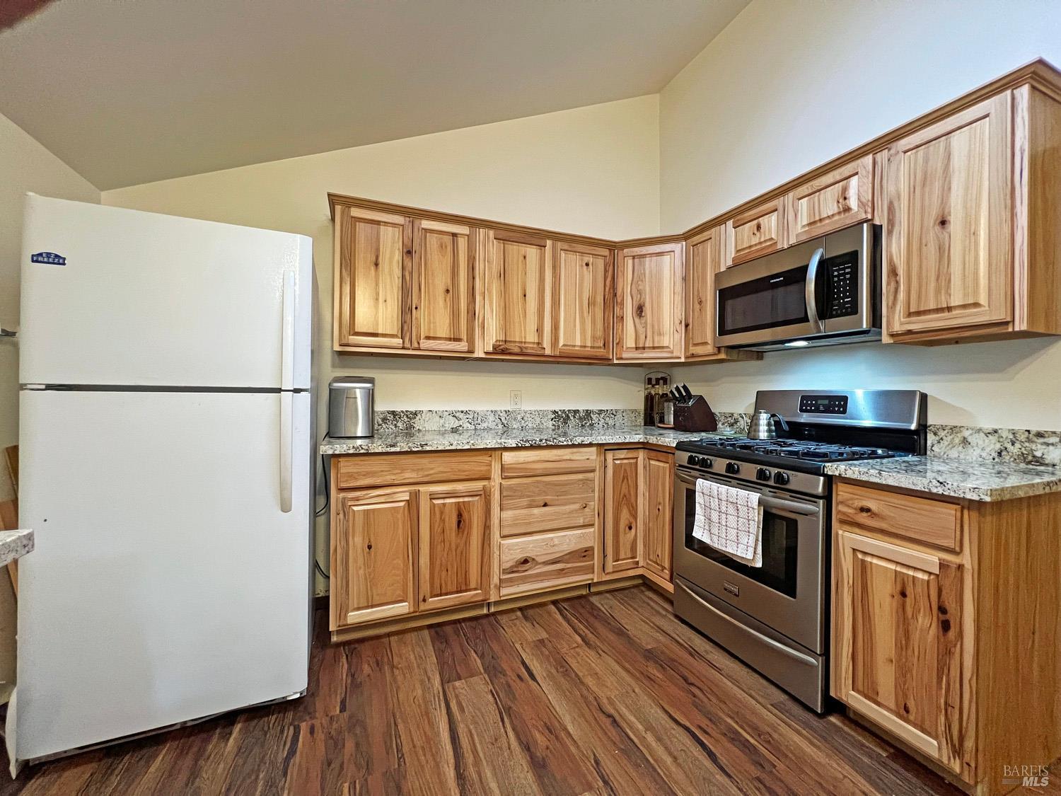 Detail Gallery Image 5 of 38 For 4311 Forest Hill Dr, Potter Valley,  CA 95469 - 2 Beds | 1 Baths