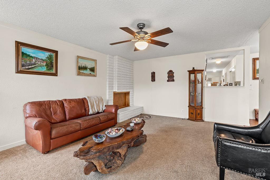 Detail Gallery Image 6 of 49 For 2336 Greenbriar Way, Santa Rosa,  CA 95409 - 3 Beds | 2 Baths