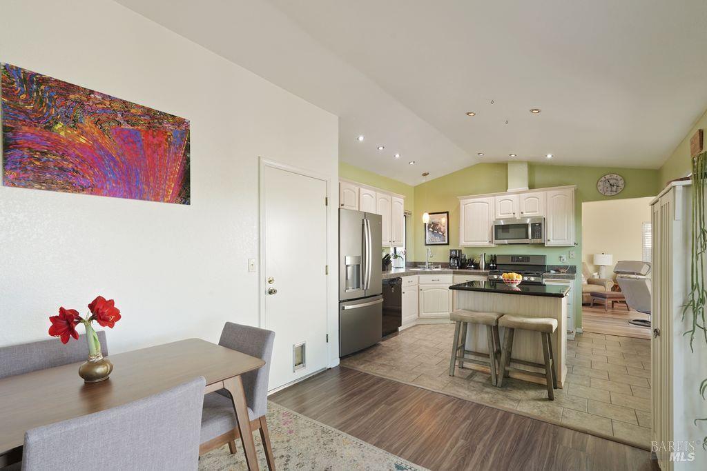 Detail Gallery Image 15 of 46 For 1000 Topsail Dr, Vallejo,  CA 94591 - 4 Beds | 2 Baths