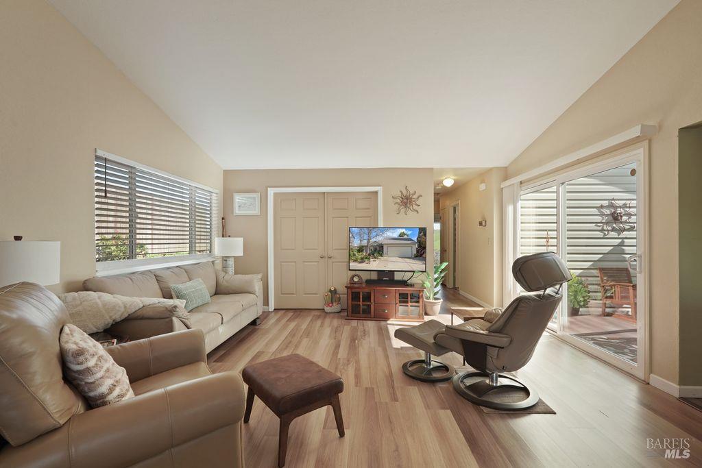 Detail Gallery Image 8 of 46 For 1000 Topsail Dr, Vallejo,  CA 94591 - 4 Beds | 2 Baths