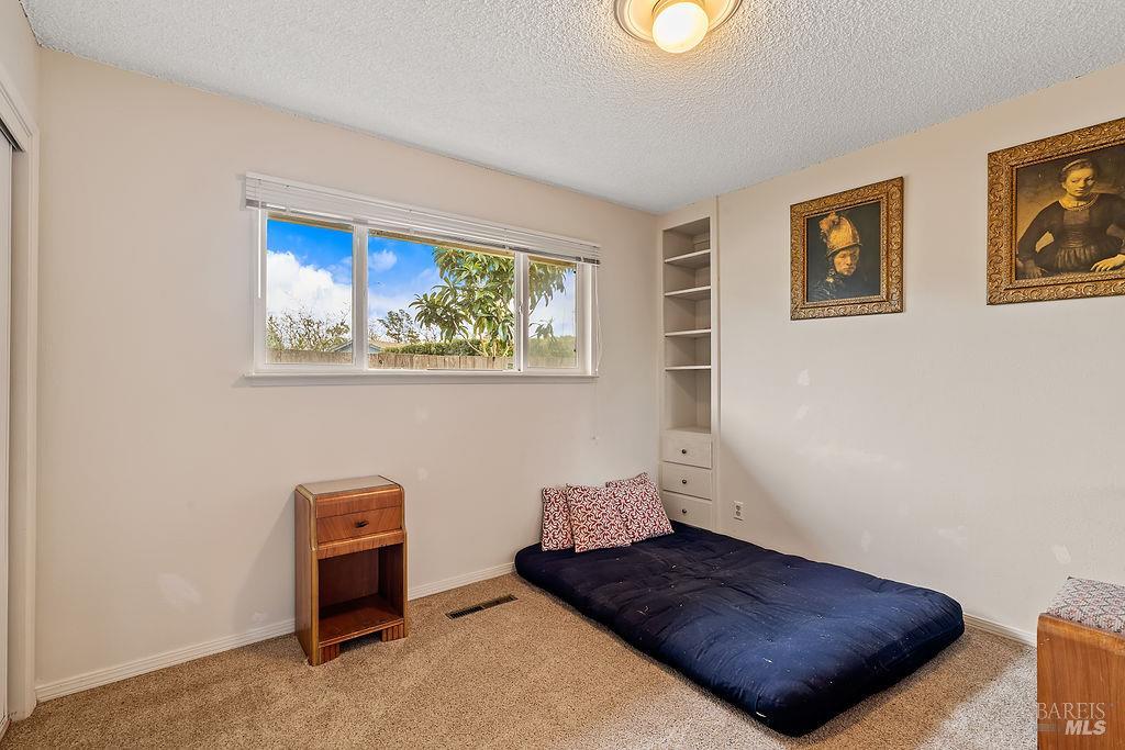 Detail Gallery Image 32 of 49 For 2336 Greenbriar Way, Santa Rosa,  CA 95409 - 3 Beds | 2 Baths