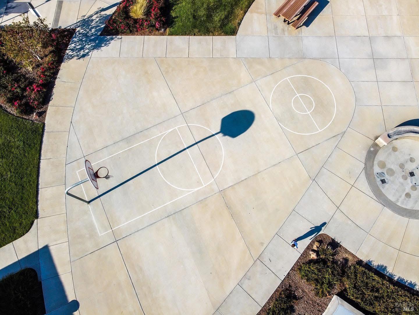 Detail Gallery Image 51 of 57 For 7280 Willow Creek Cir, Vallejo,  CA 94591 - 4 Beds | 2/1 Baths