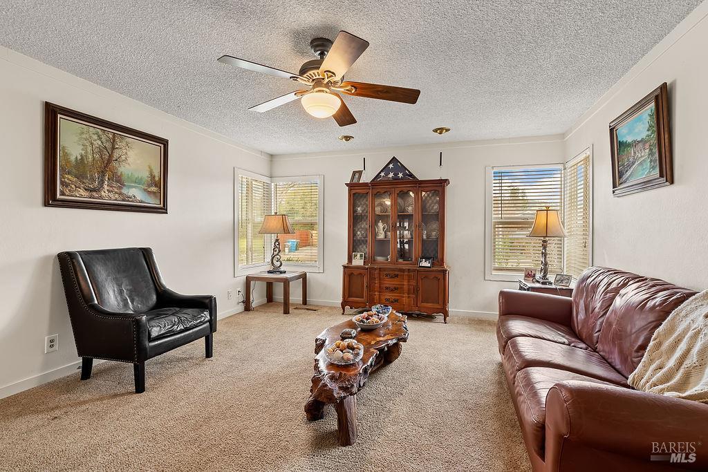 Detail Gallery Image 2 of 49 For 2336 Greenbriar Way, Santa Rosa,  CA 95409 - 3 Beds | 2 Baths