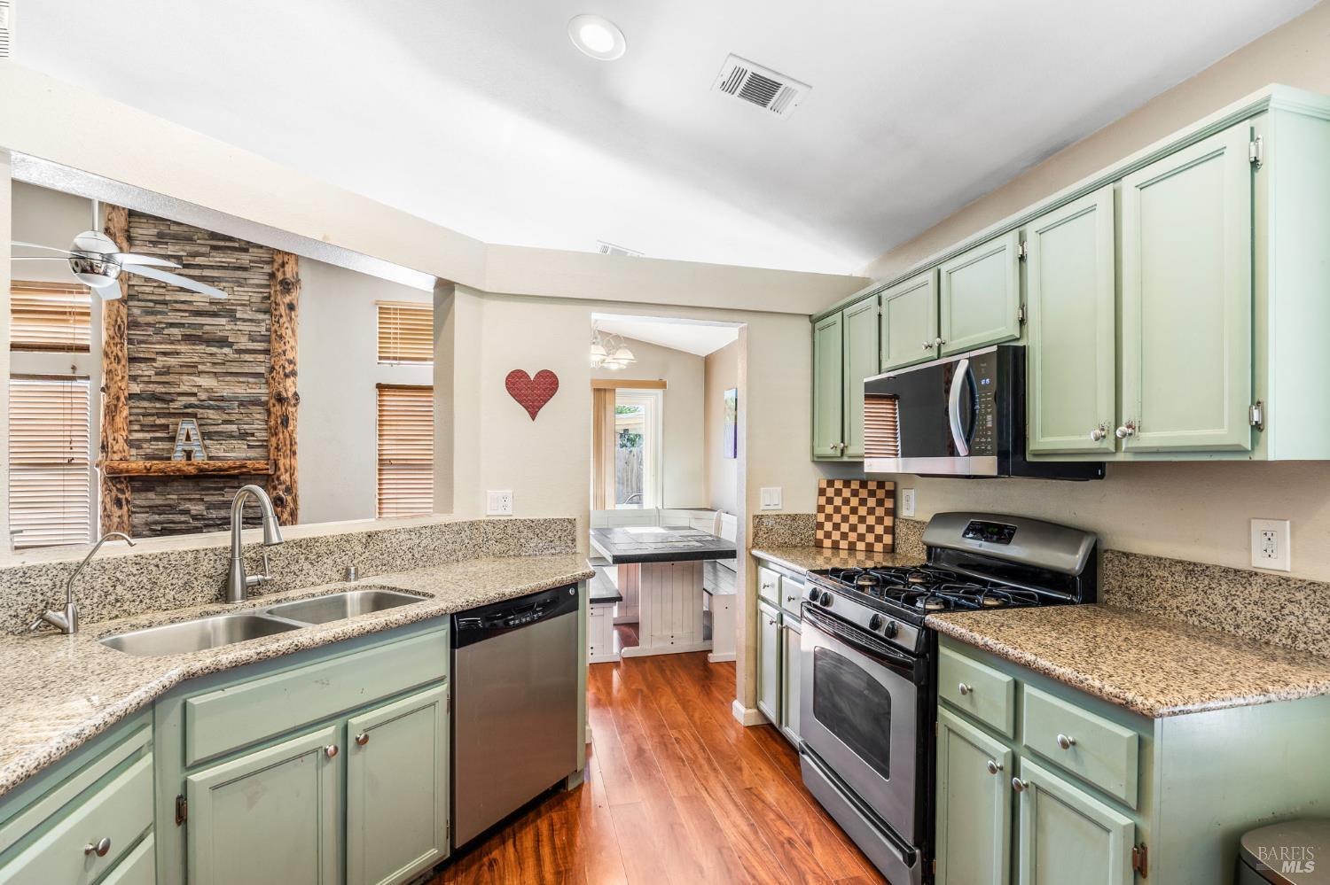 Detail Gallery Image 16 of 34 For 1695 Marenda Dr, Dixon,  CA 95620 - 3 Beds | 2 Baths