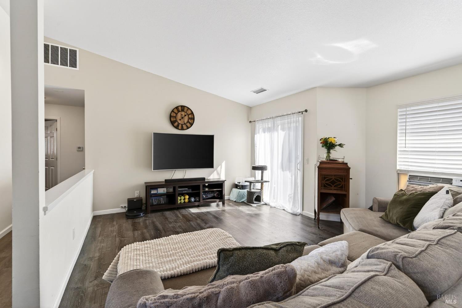 Detail Gallery Image 9 of 27 For 1936 Genoa Pl, Santa Rosa,  CA 95403 - 3 Beds | 2 Baths