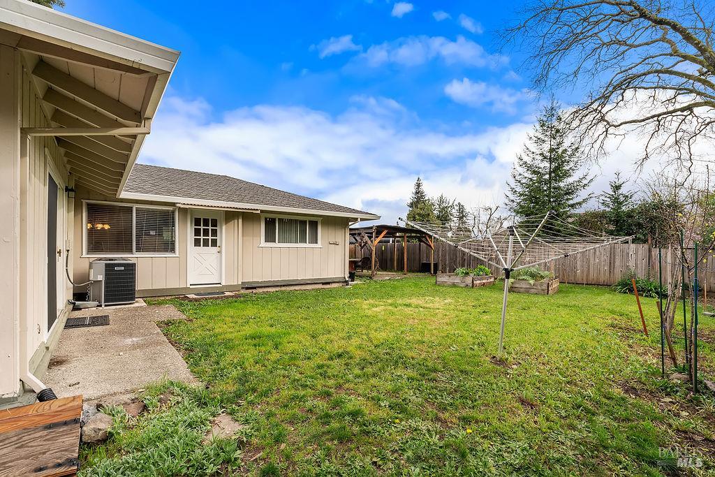 Detail Gallery Image 40 of 49 For 2336 Greenbriar Way, Santa Rosa,  CA 95409 - 3 Beds | 2 Baths