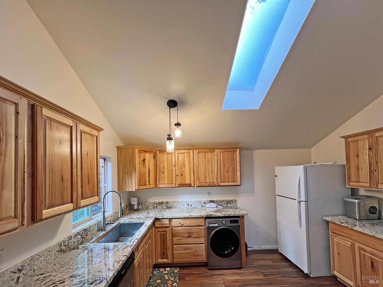 Detail Gallery Image 6 of 38 For 4311 Forest Hill Dr, Potter Valley,  CA 95469 - 2 Beds | 1 Baths