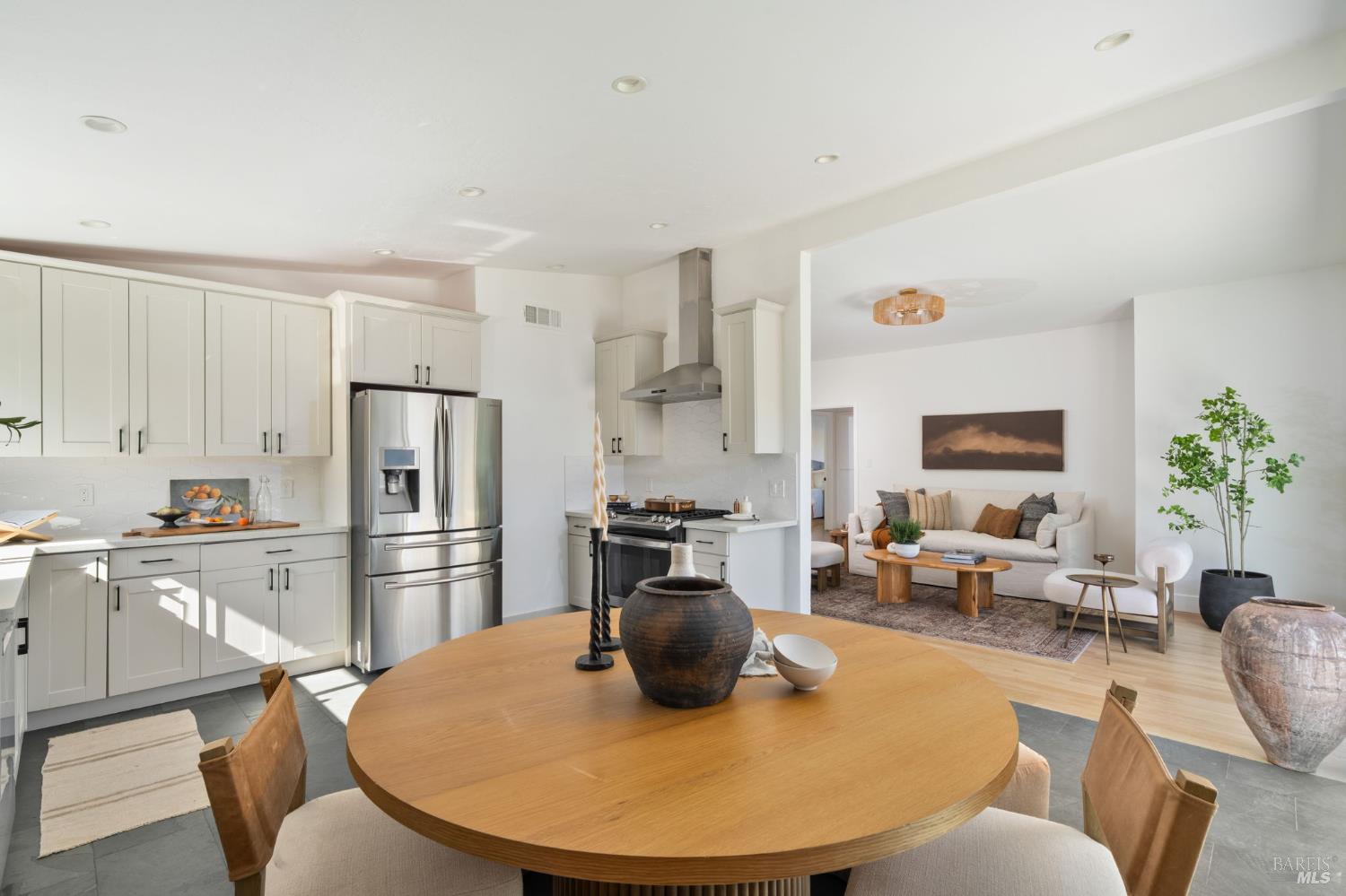 Detail Gallery Image 8 of 20 For 826 Vendola Dr, San Rafael,  CA 94903 - 4 Beds | 2 Baths