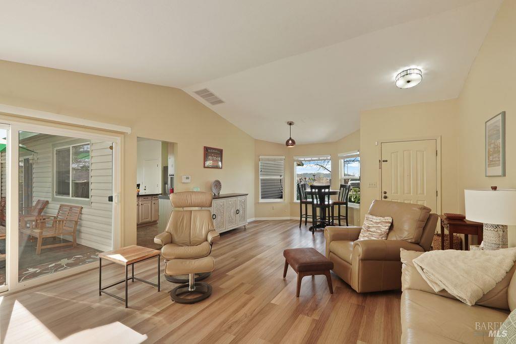 Detail Gallery Image 10 of 46 For 1000 Topsail Dr, Vallejo,  CA 94591 - 4 Beds | 2 Baths