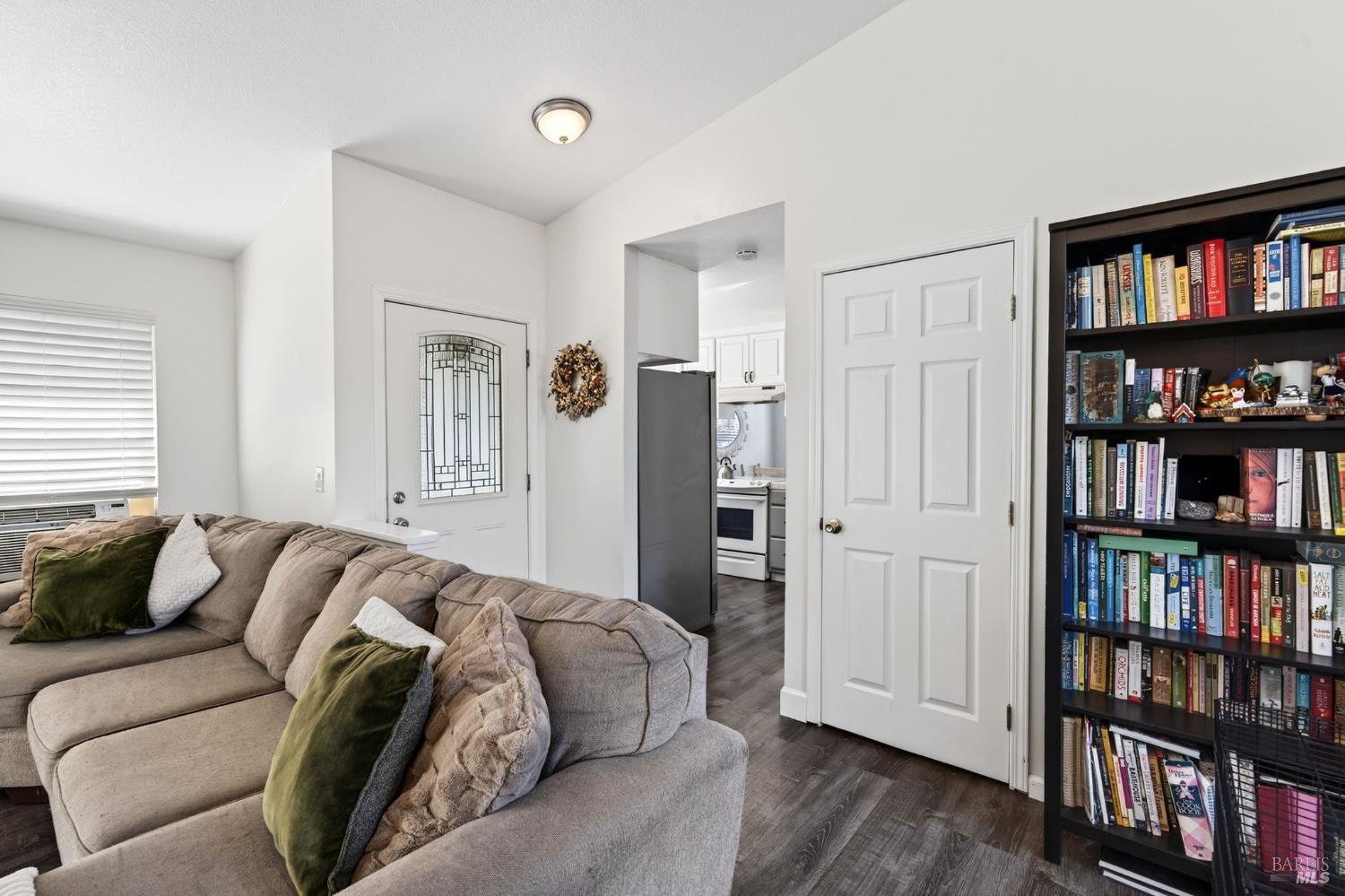 Detail Gallery Image 10 of 27 For 1936 Genoa Pl, Santa Rosa,  CA 95403 - 3 Beds | 2 Baths