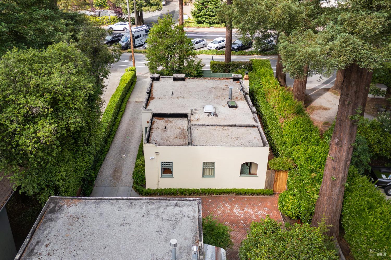 Detail Gallery Image 32 of 34 For 177 Miller Ave, Mill Valley,  CA 94941 - 2 Beds | 2 Baths