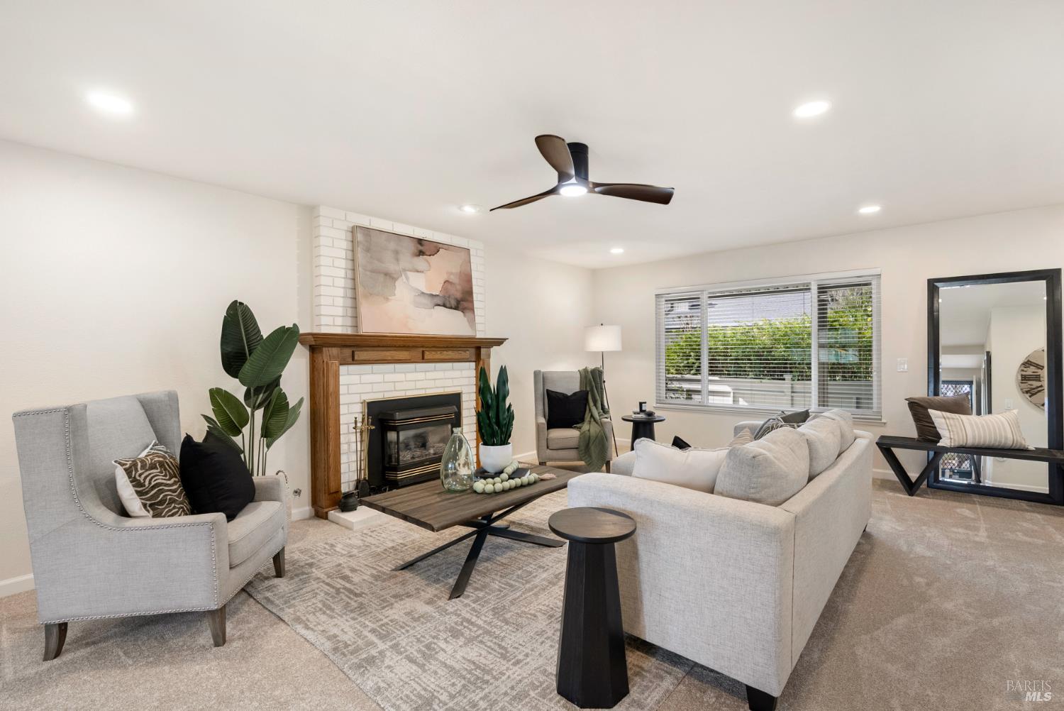 Detail Gallery Image 9 of 33 For 360 Twin Lakes Dr, Santa Rosa,  CA 95409 - 2 Beds | 2 Baths