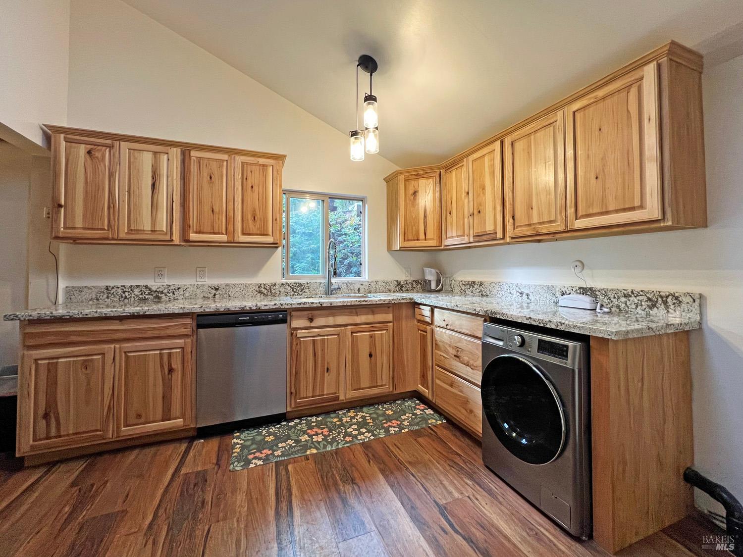 Detail Gallery Image 4 of 38 For 4311 Forest Hill Dr, Potter Valley,  CA 95469 - 2 Beds | 1 Baths