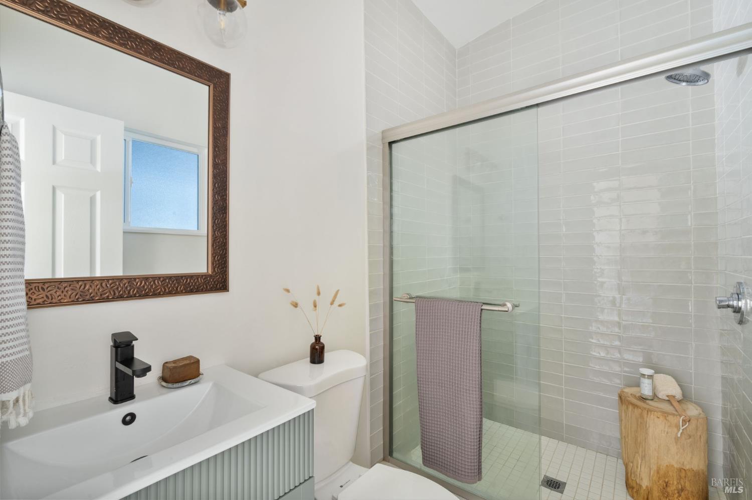 Detail Gallery Image 13 of 20 For 826 Vendola Dr, San Rafael,  CA 94903 - 4 Beds | 2 Baths