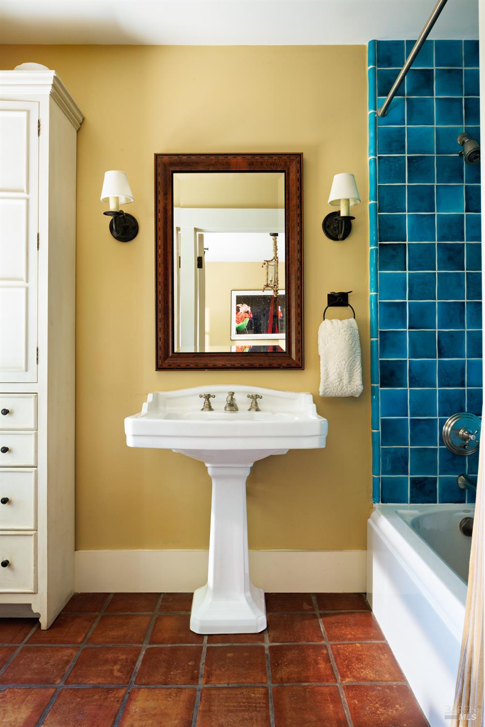 Detail Gallery Image 17 of 34 For 177 Miller Ave, Mill Valley,  CA 94941 - 2 Beds | 2 Baths