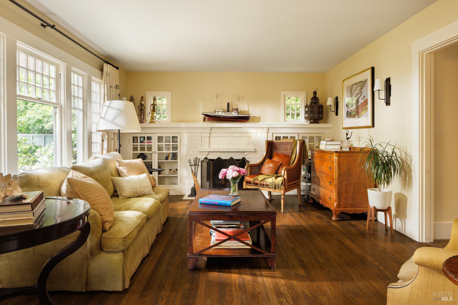 Detail Gallery Image 6 of 34 For 177 Miller Ave, Mill Valley,  CA 94941 - – Beds | – Baths