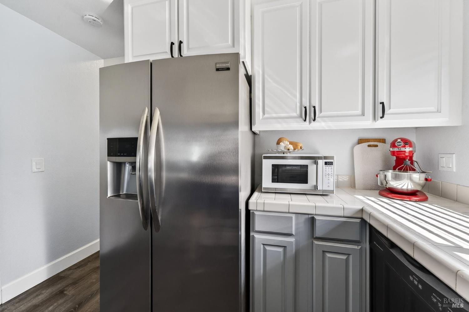 Detail Gallery Image 4 of 27 For 1936 Genoa Pl, Santa Rosa,  CA 95403 - 3 Beds | 2 Baths