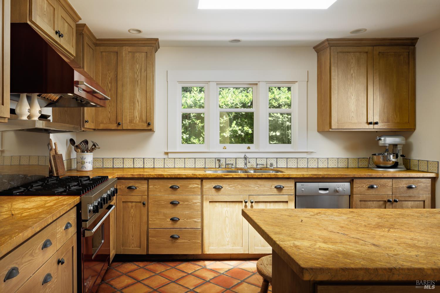 Detail Gallery Image 9 of 34 For 177 Miller Ave, Mill Valley,  CA 94941 - 2 Beds | 2 Baths