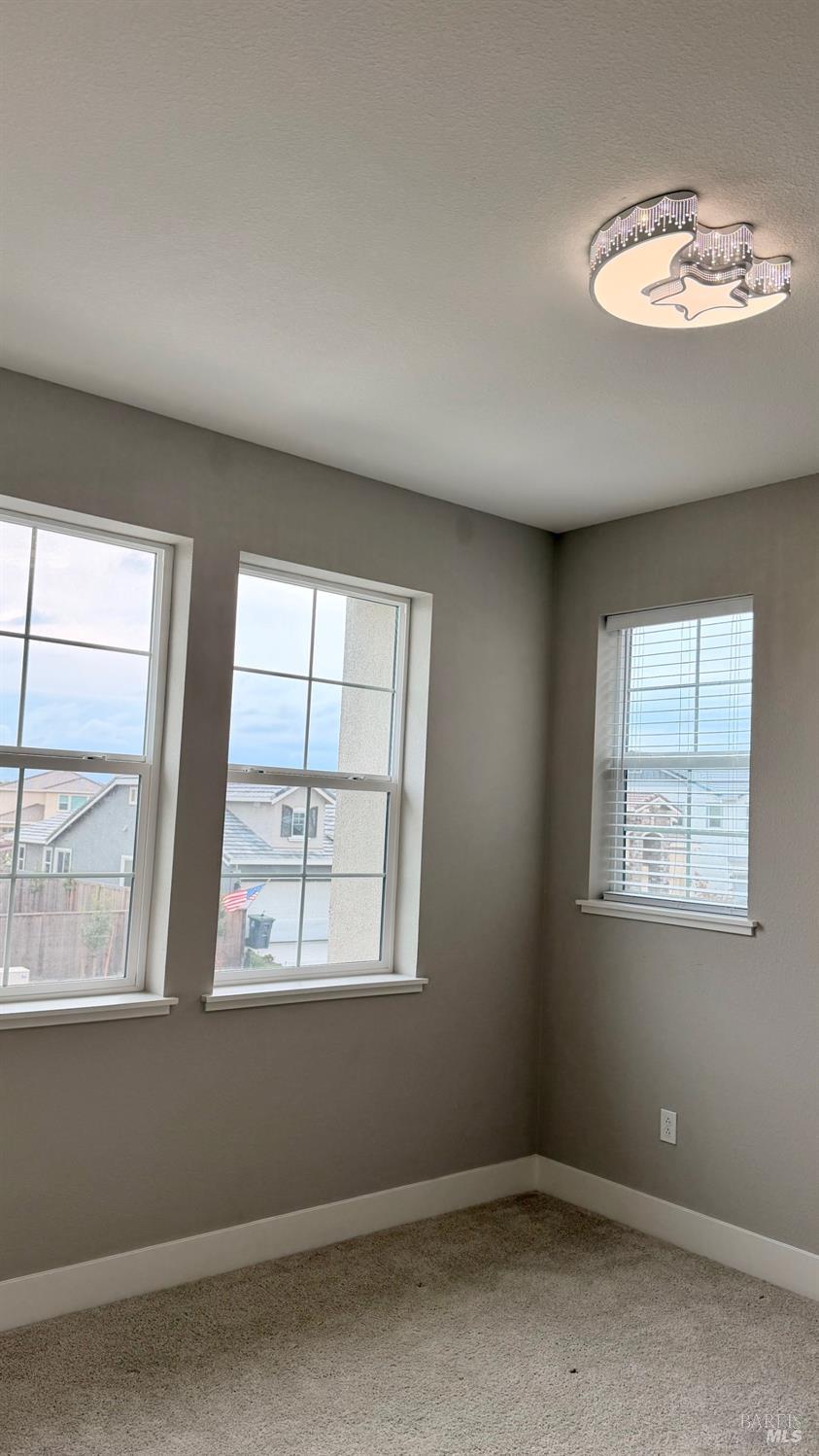 Detail Gallery Image 23 of 49 For 1548 Nightfall Ln, Fairfield,  CA 94533 - 5 Beds | 4 Baths