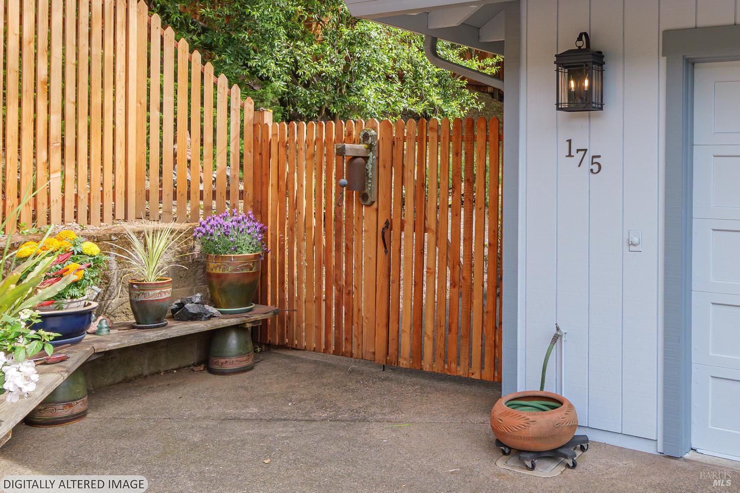 Detail Gallery Image 9 of 20 For 175 Grandview Ave, Novato,  CA 94945 - 3 Beds | 2/1 Baths