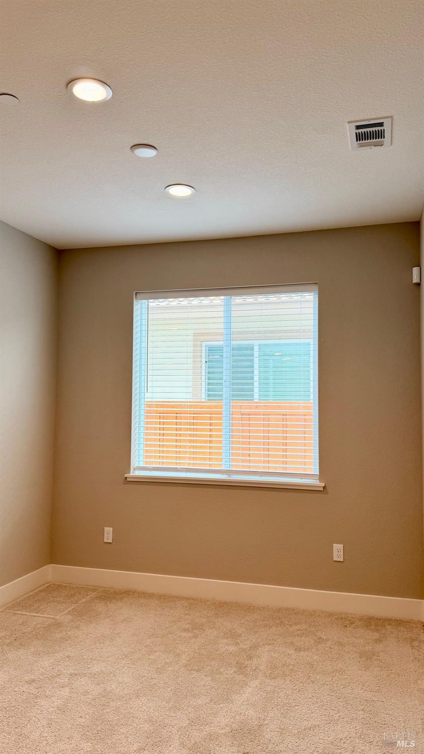 Detail Gallery Image 25 of 49 For 1548 Nightfall Ln, Fairfield,  CA 94533 - 5 Beds | 4 Baths