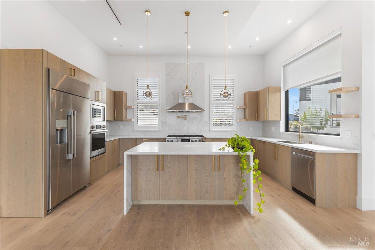 Detail Gallery Image 6 of 75 For 3623 Crescent Cir, Santa Rosa,  CA 95403 - 4 Beds | 5 Baths