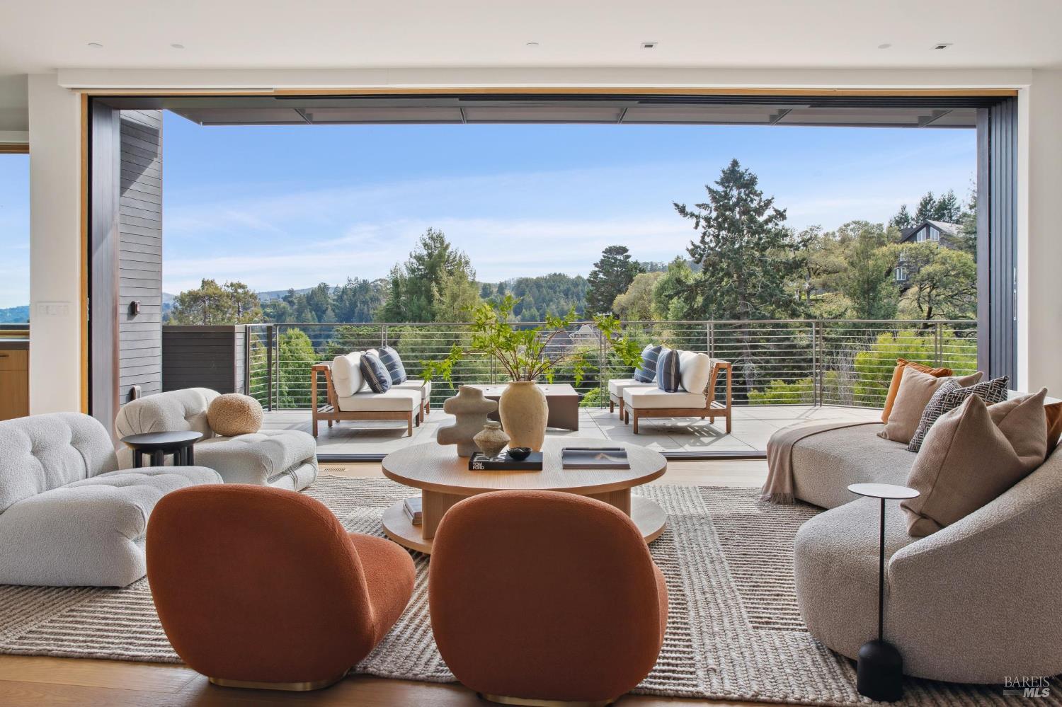 Detail Gallery Image 8 of 43 For 2 Upper Alcatraz Pl, Mill Valley,  CA 94941 - 5 Beds | 5/1 Baths