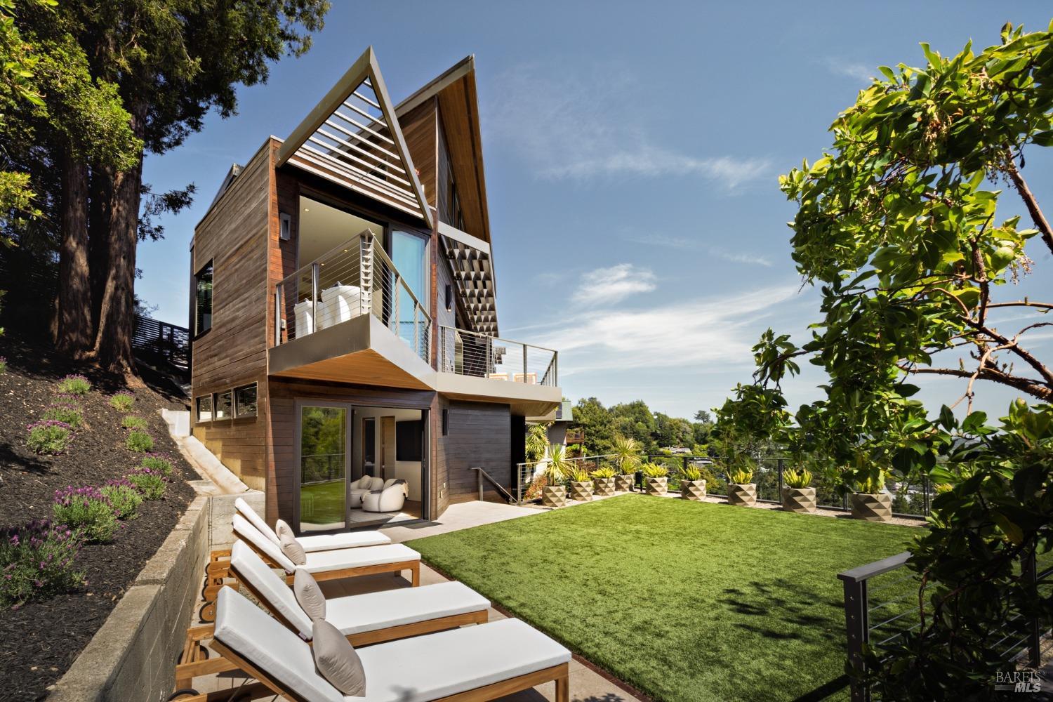 Detail Gallery Image 42 of 43 For 2 Upper Alcatraz Pl, Mill Valley,  CA 94941 - 5 Beds | 5/1 Baths