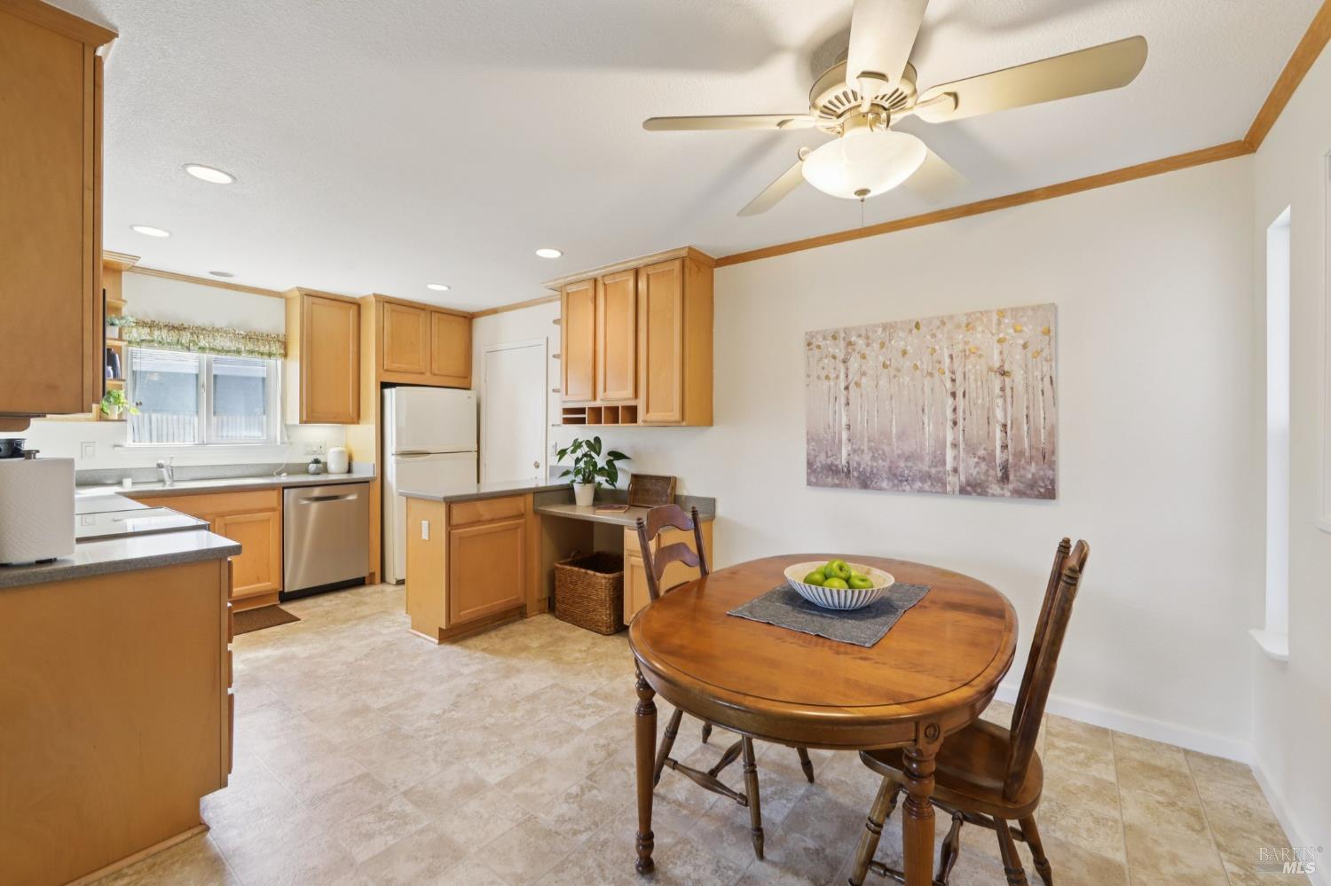 Detail Gallery Image 7 of 27 For 7070 Almond St, Rohnert Park,  CA 94928 - 3 Beds | 2 Baths