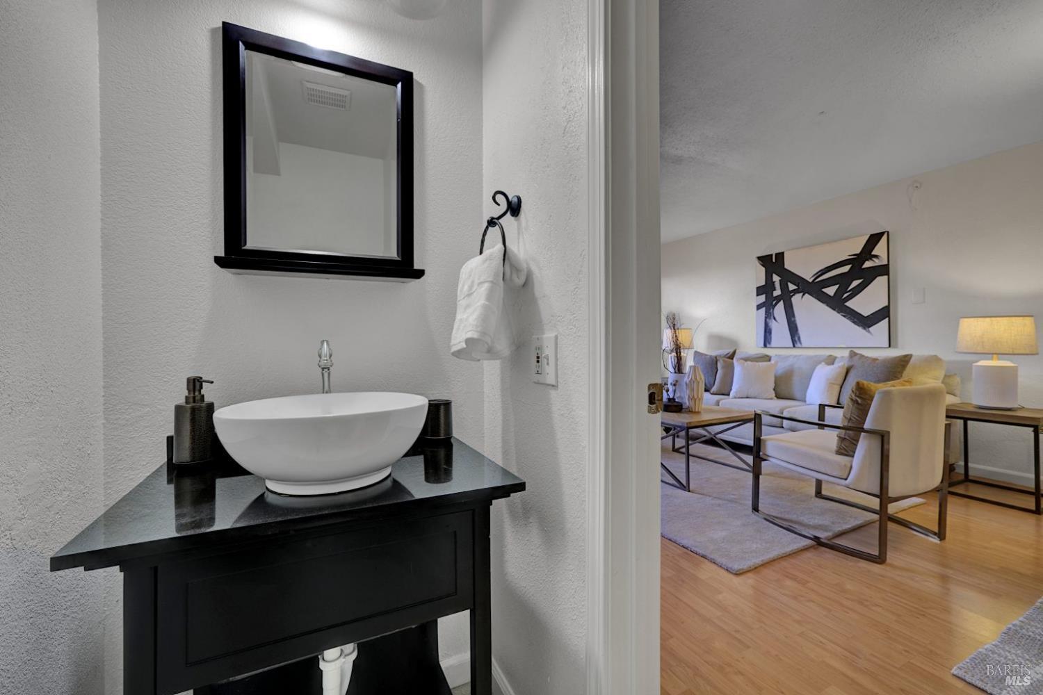 Detail Gallery Image 14 of 33 For 735 Racquet Club Cir, Rohnert Park,  CA 94928 - 2 Beds | 1/1 Baths