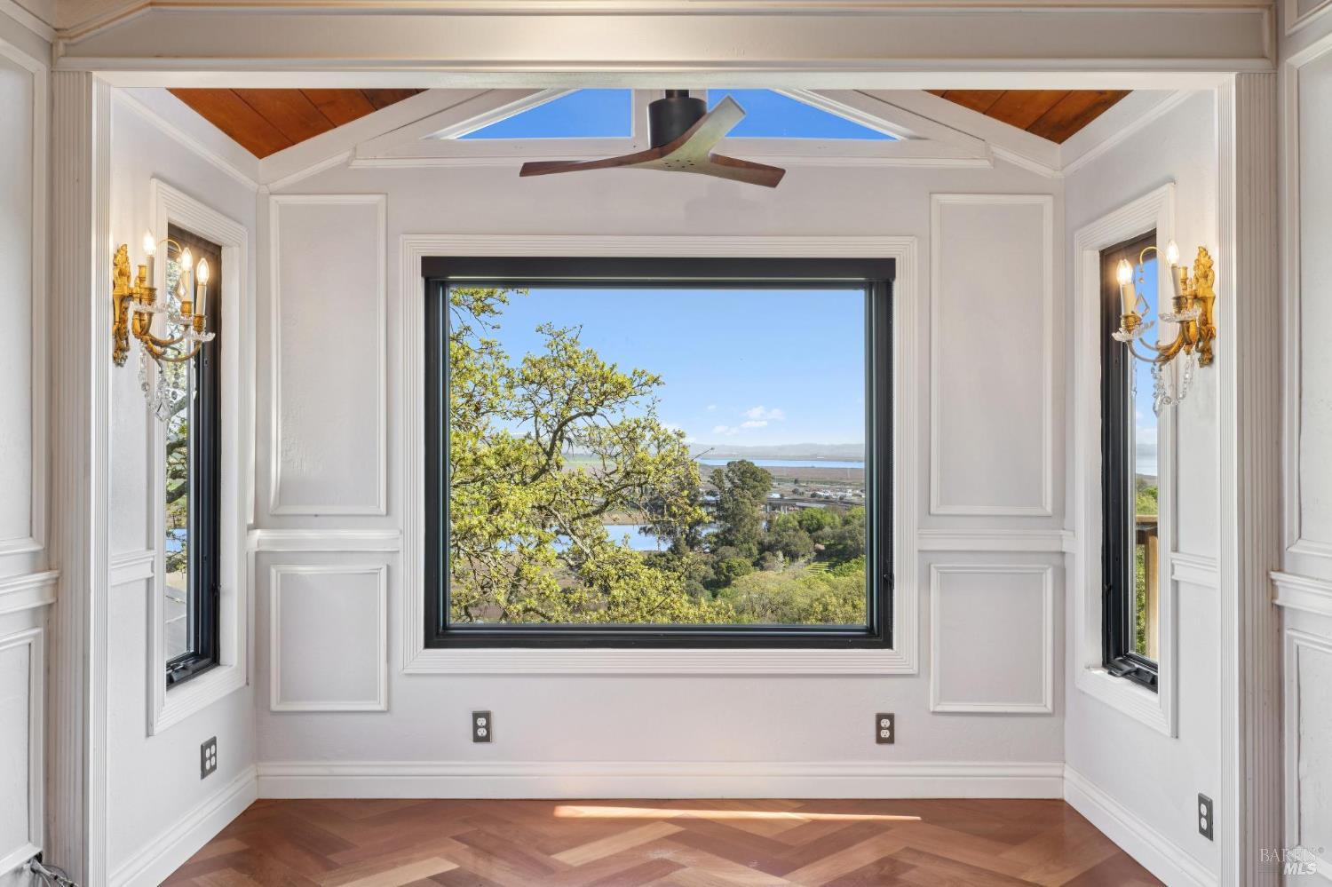 Detail Gallery Image 37 of 66 For 160 Crest Rd, Novato,  CA 94945 - 3 Beds | 3/2 Baths