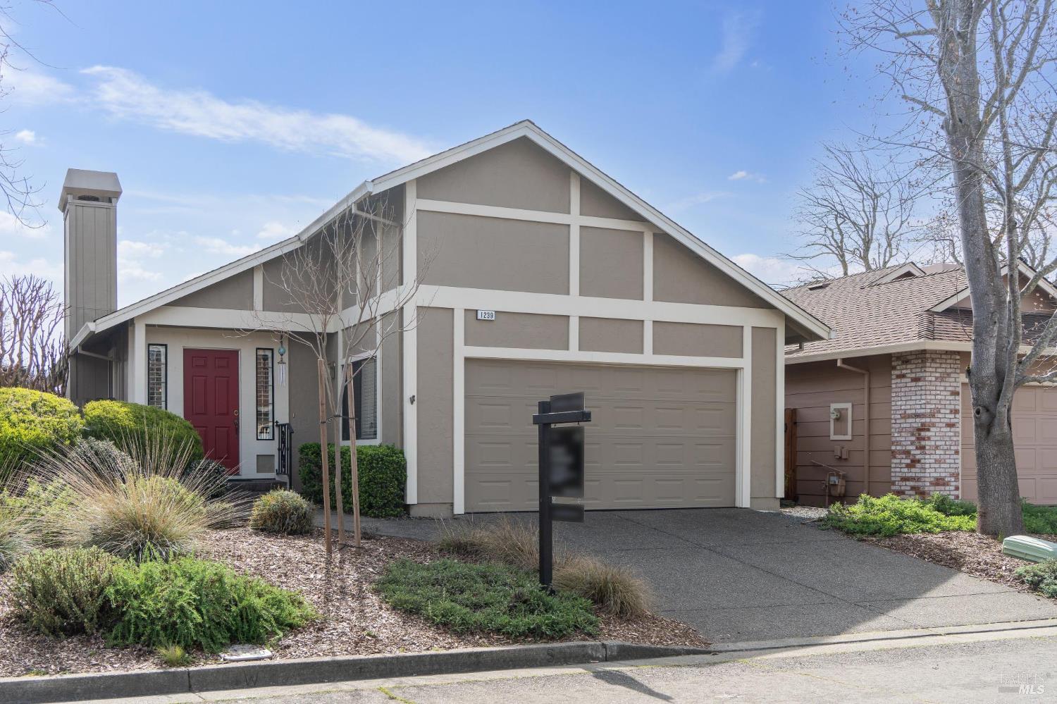 Detail Gallery Image 2 of 32 For 1239 Herbazal St, Sonoma,  CA 95476 - 2 Beds | 2 Baths