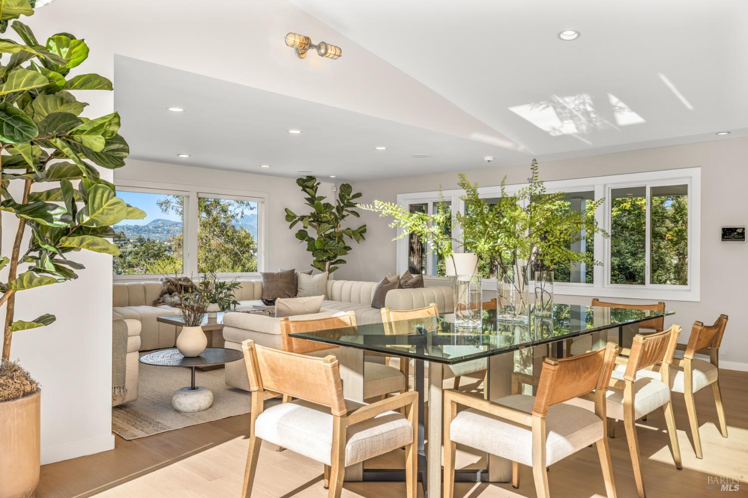 Detail Gallery Image 13 of 55 For 34 Southridge Dr, Tiburon,  CA 94920 - 4 Beds | 3/1 Baths