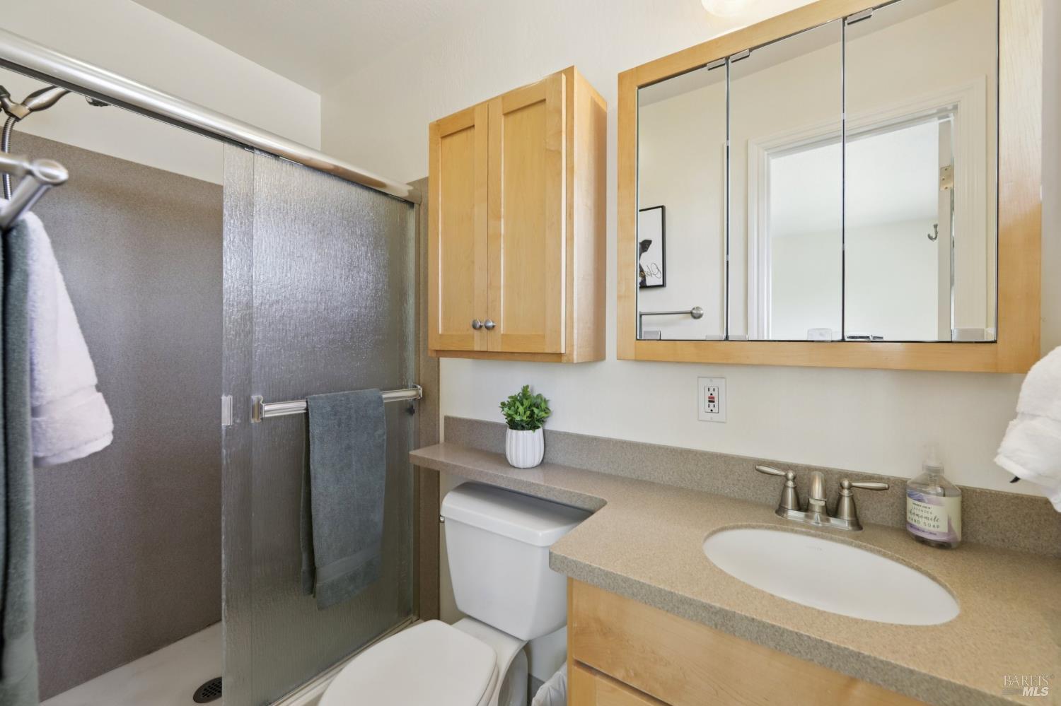 Detail Gallery Image 15 of 27 For 7070 Almond St, Rohnert Park,  CA 94928 - 3 Beds | 2 Baths